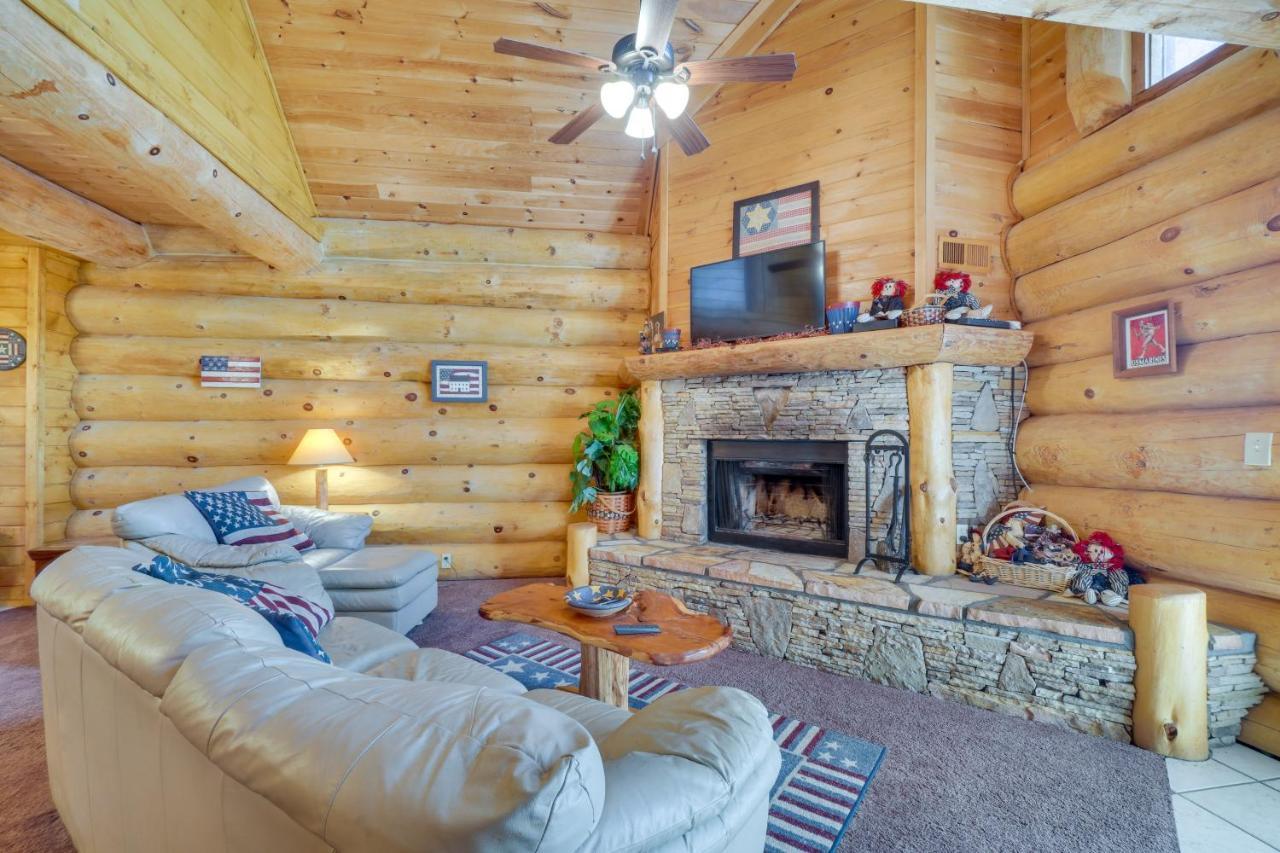 Idyllic Gatlinburg Cabin With Hot Tub And Balcony! Exteriér fotografie